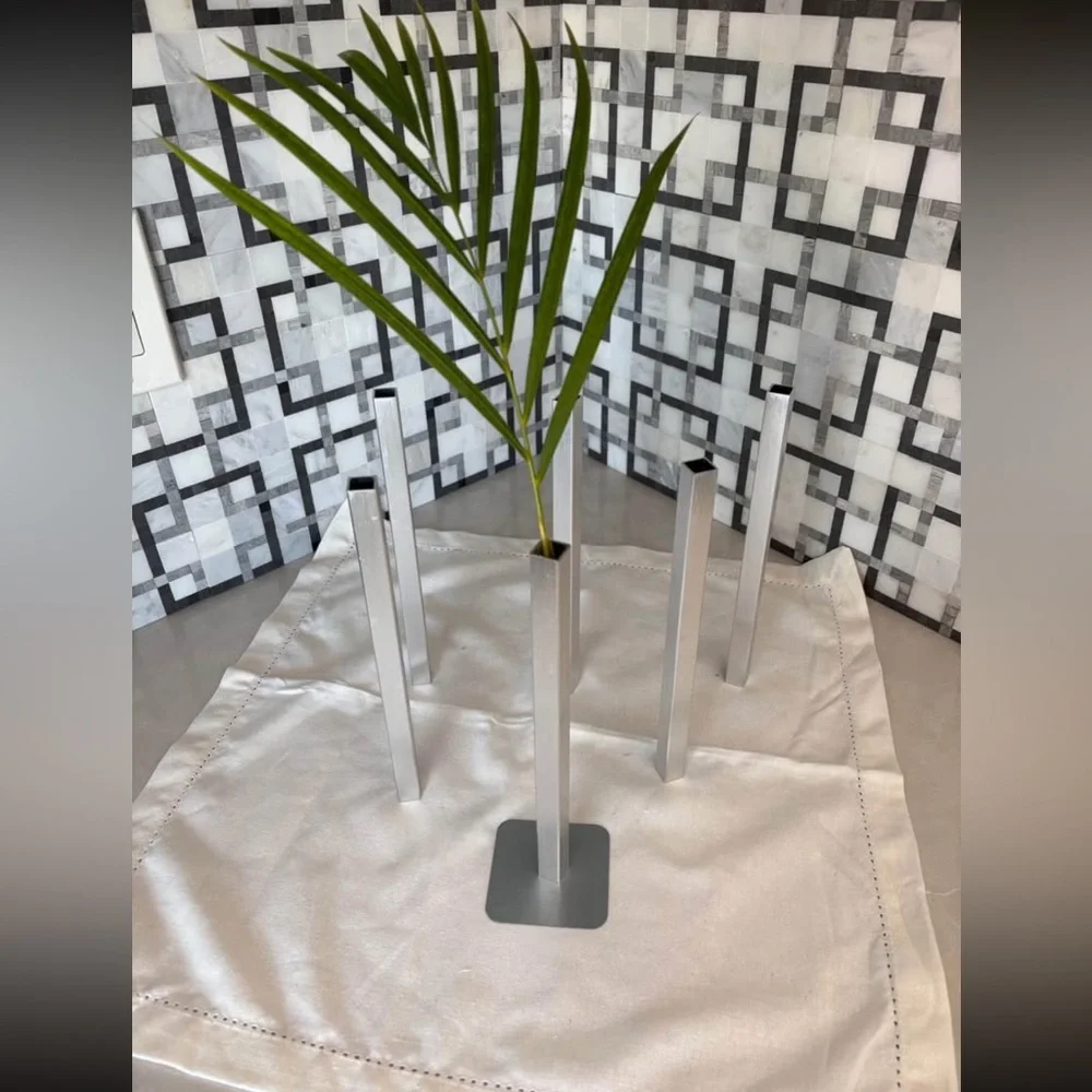 Magic Magnetic Flower Vases Modern Floating Illusion Set of 10 | Uncommon Goods - Picture 3 of 12